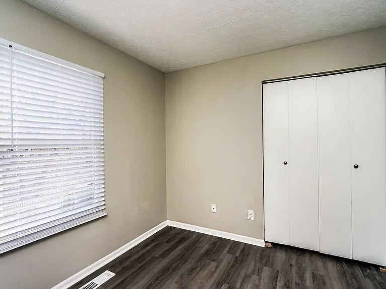 6311 Hackel Dr — Photo 14