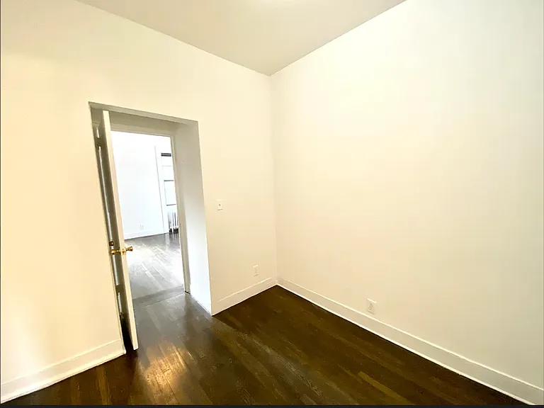243 E 39th St #5B — Photo 3