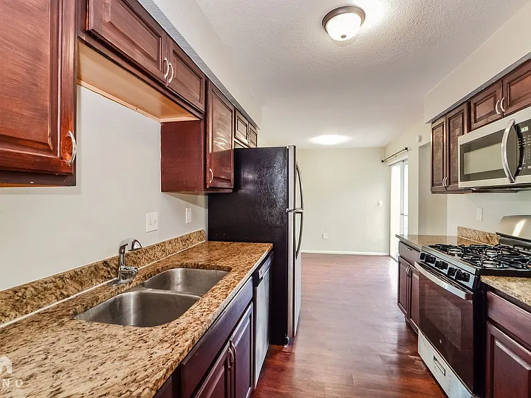 209 Banyan Ct — Photo 2