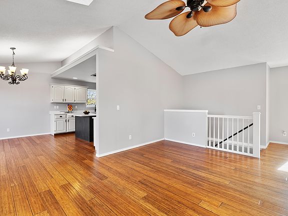 5th image of 344 N Oakmont Ct