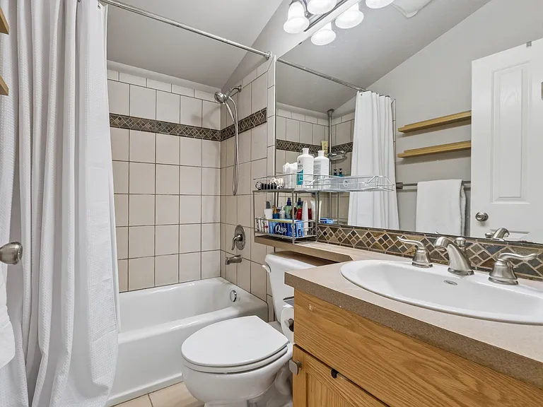 6331B 42nd Ave SW — Photo 5