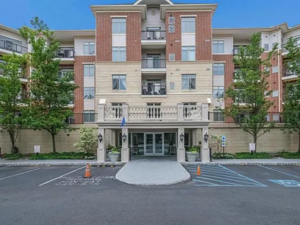 220 Carson Ter, Huntingdon Valley, PA 19006