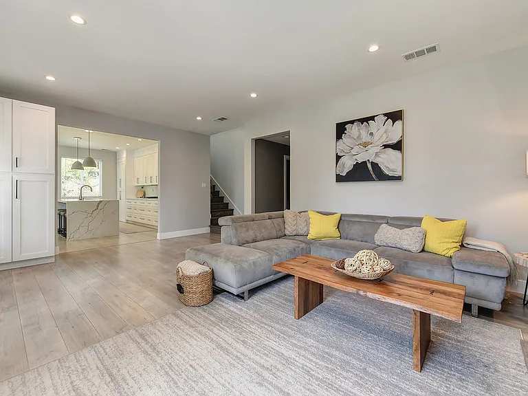 3945 Orange Grove Ave — Photo 10