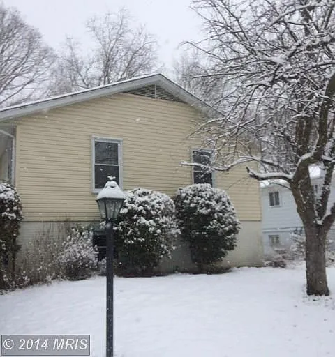 12607 Oakwood Dr photo 1