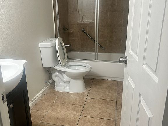 3rd image of 850 1/2 W 79th St