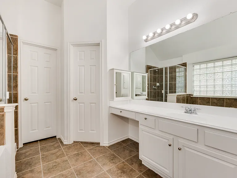 608 Regency Trl — Photo 8