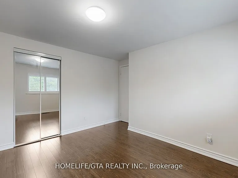 8 Whiteleas Ave — Photo 35