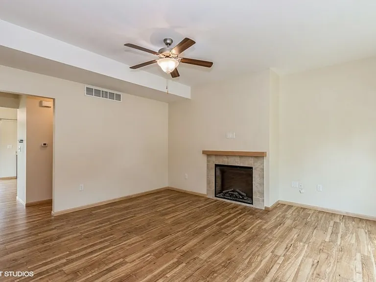 901 Scott Park Dr — Photo 2