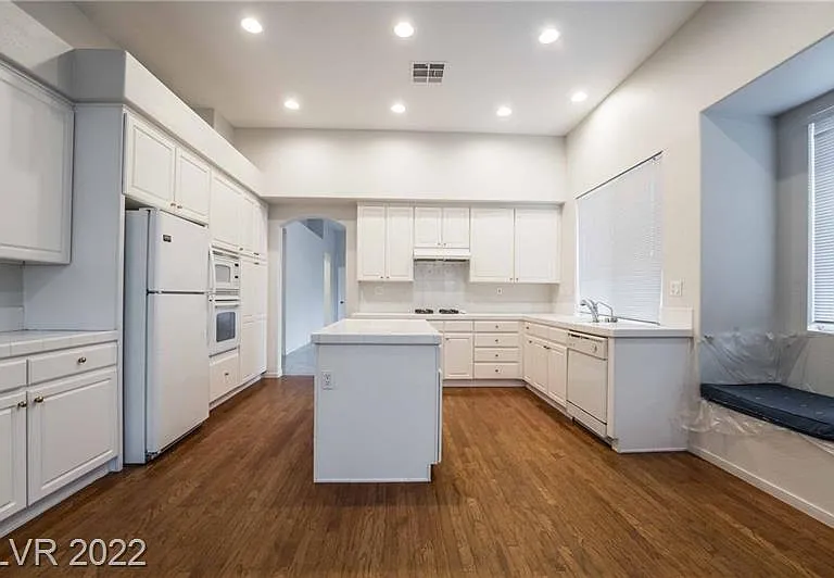8043 Shadowvale Dr — Photo 8