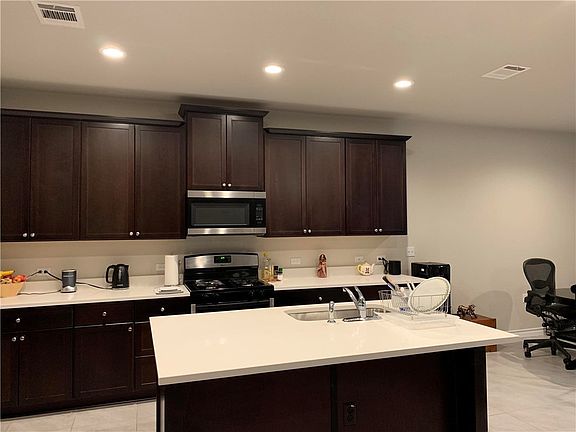 3rd image of 11808 Saddle Rock Dr