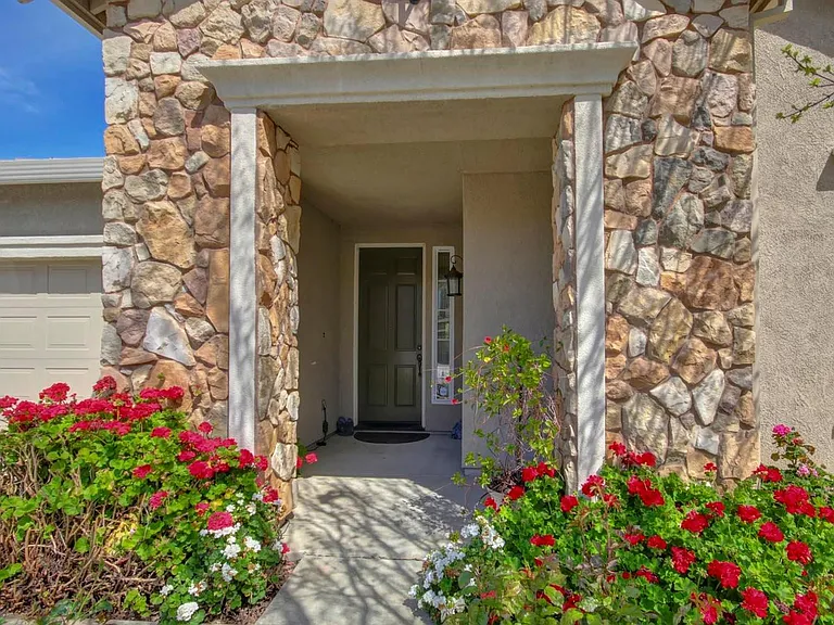 5504 Hirsch Cir — Photo 2