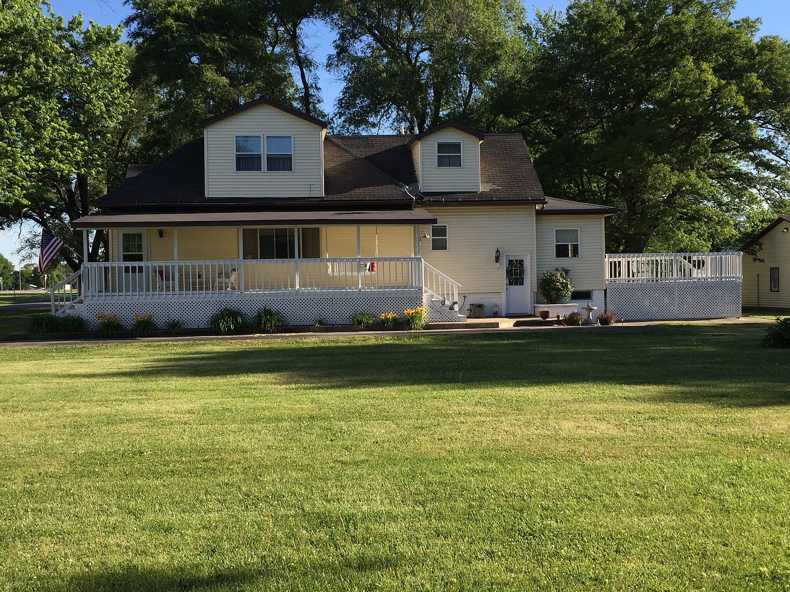 316 N Oak St, Wapella, IL 61777 Zillow