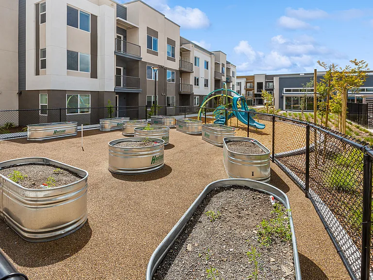 Brix 325 Apartments — Photo 20