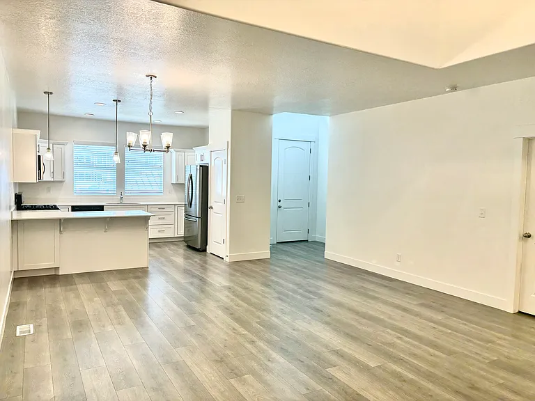 3665 W 1650 N — Photo 3