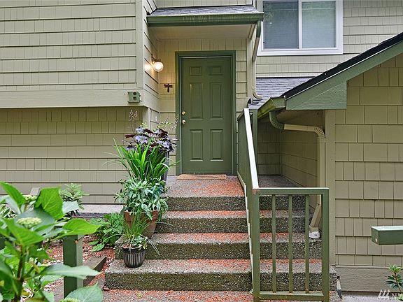 3rd image of 19895 4th Ave NE
