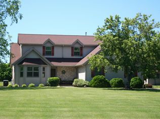 W336S9275 Valley View Dr, Mukwonago, WI 53149