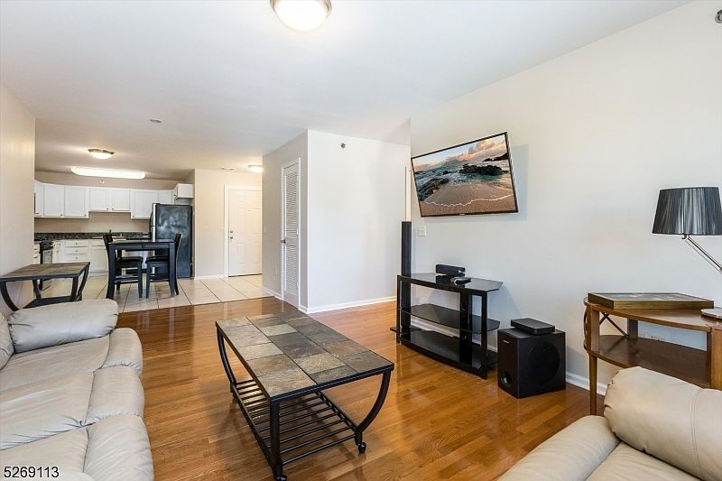 1st image of 110 Orange St #10