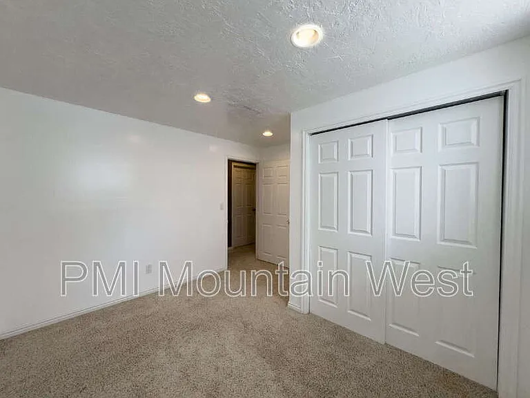 2419 W 1850 N — Photo 39