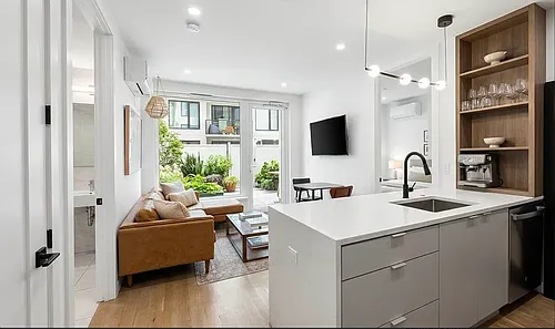 228 Berry St Photo 1