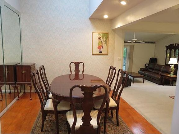 4th image of 604 Princeton Dr