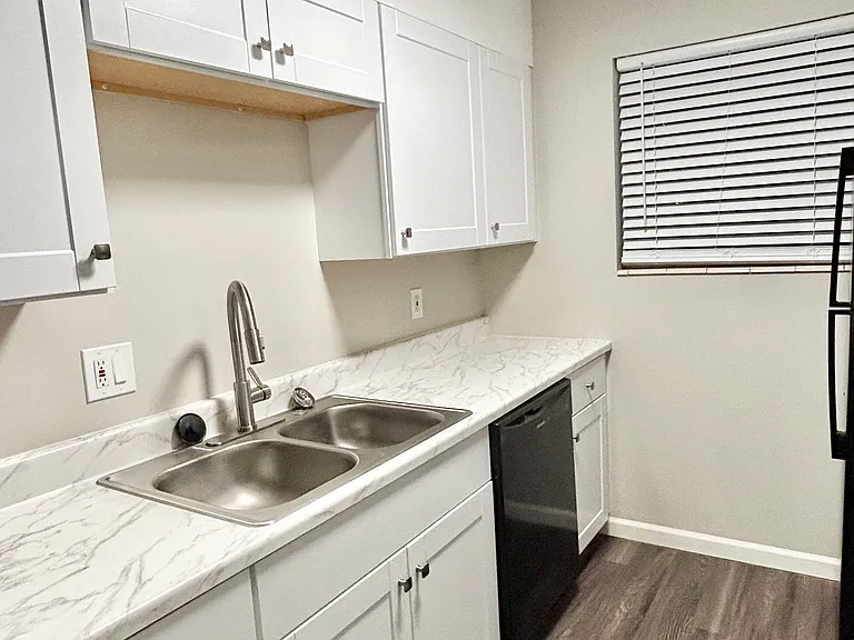 Explore this sleek kitchen space, designed for modern living and effortless entertaining. Explore this sleek kitchen space, designed for modern living and effortless entertaining.