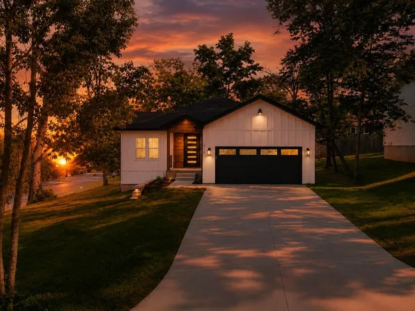 206 S 8th Avenue, Ozark, MO 65721