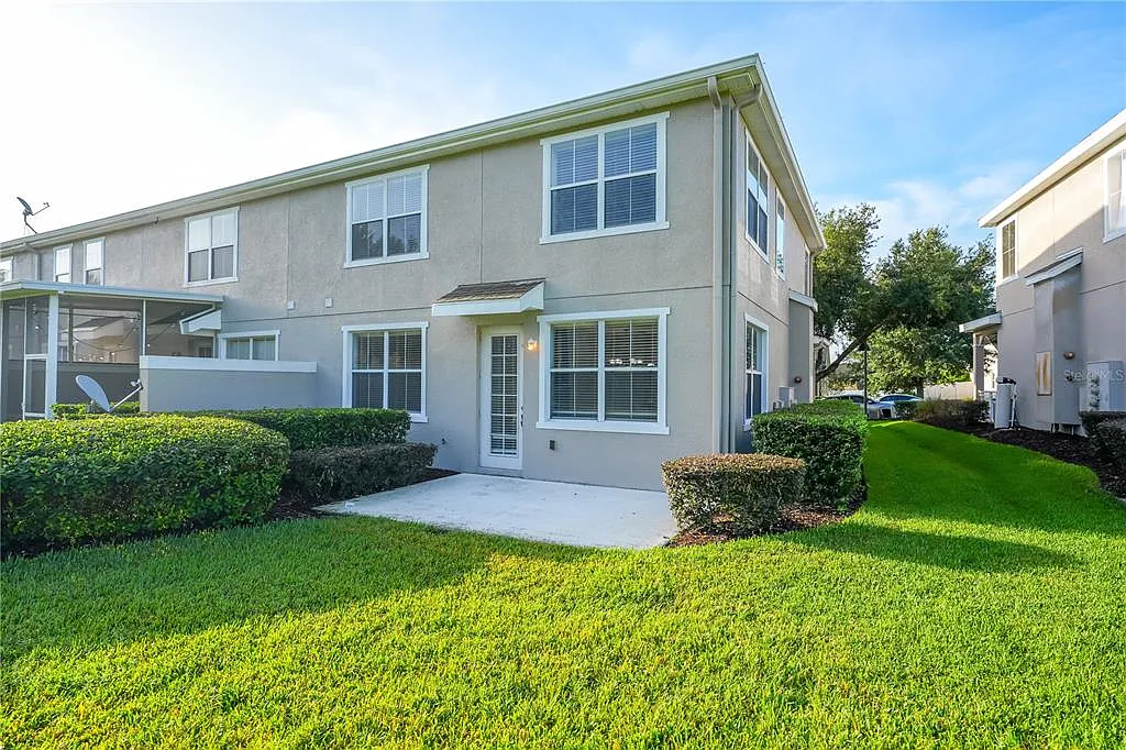 4 bed, 3.5 bath, 2052 sqft, $2,400 — Photo 4