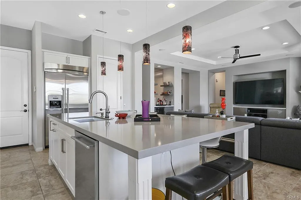 4 bed, 3.5 bath, 2873 sqft, $7,400 — Photo 4