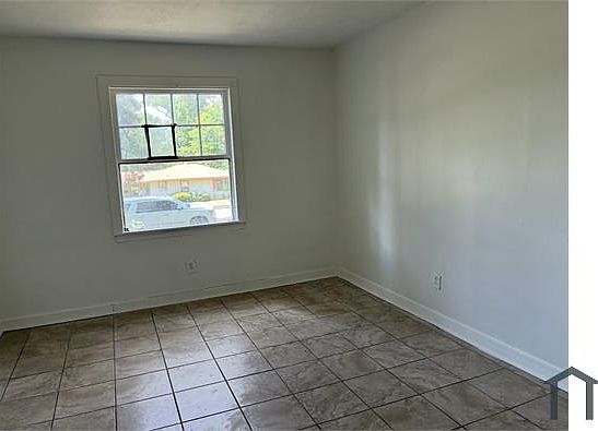 1st image of 324 Northside Cir