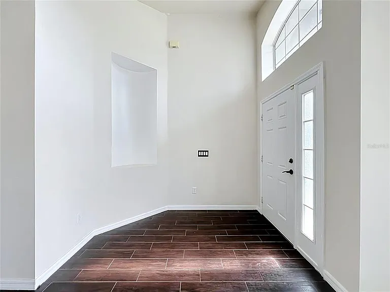 1045 Willow Branch Dr — Photo 5
