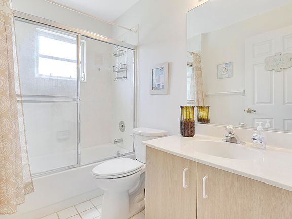3rd image of 2840 SE Eagle Drive