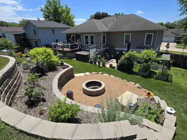 7 Chad Ct, Coralville, IA 52241