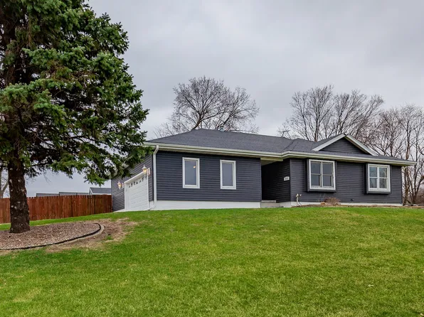 1515 S 5th St, Carlisle, IA 50047