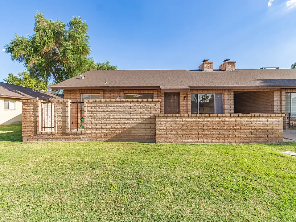 27 W Concorda Dr #104
