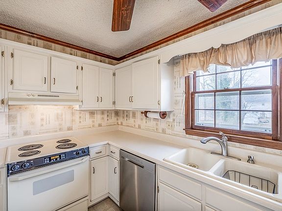 5th image of 4907 Armstrong Dr