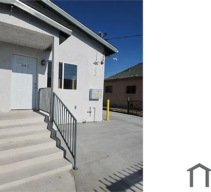 1175 E 41st Pl — Photo 2