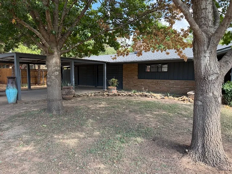 2073 Highland Ave — Photo 2