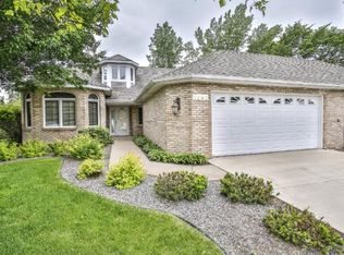 1282 Silverthorn Dr, Shoreview, MN 55126