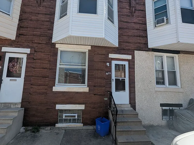 2214 Yelland St — Photo 1