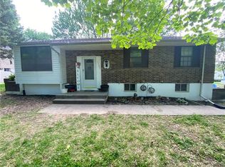1109 NW Canterbury Rd, Blue Springs, MO 64015