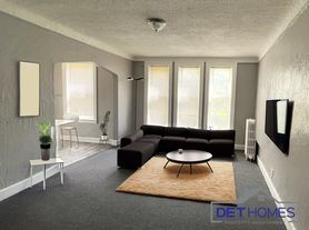 15805 Baylis St, Detroit, MI