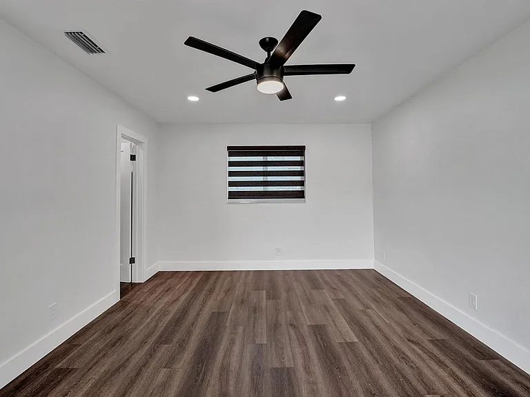5011 Buchanan St — Photo 45