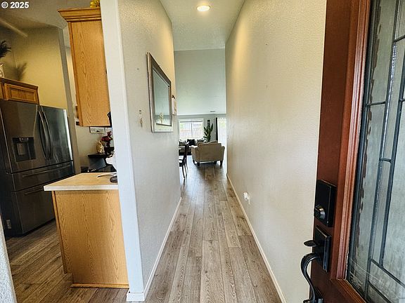 5th image of 3320 Daffodil Dr