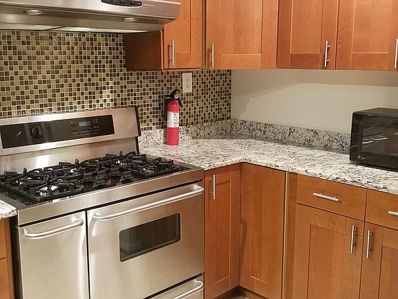 2nd image of 1413 Mount Vernon Ave