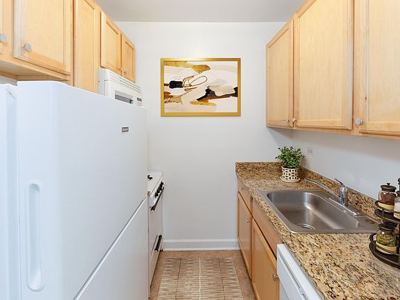 5th image of 517 W Oakdale Ave #1B-1Ba