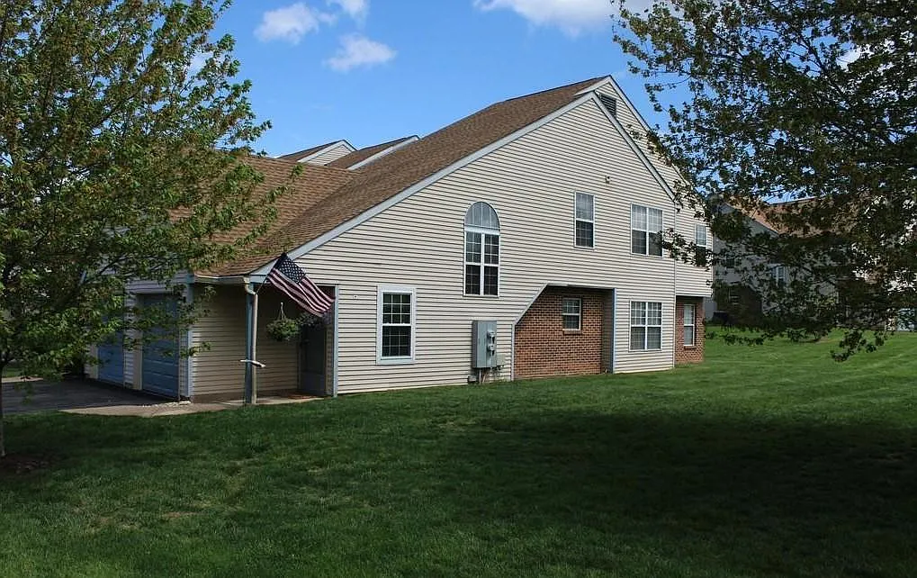 2 bed, 1240 sqft, $2,175 — Photo 3