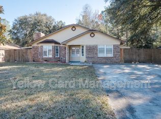 813 E Oxford Ln, Hinesville, GA 31313