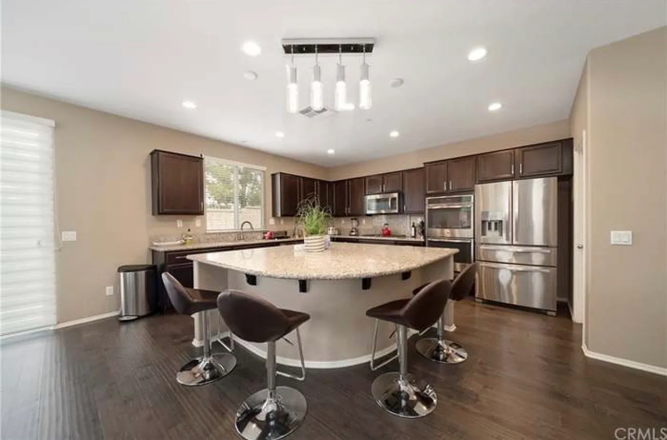 3 bed, 1997 sqft, $3,500 — Photo 4