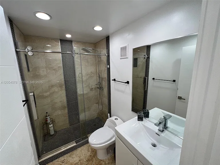 2741 Taft St #401 — Photo 11