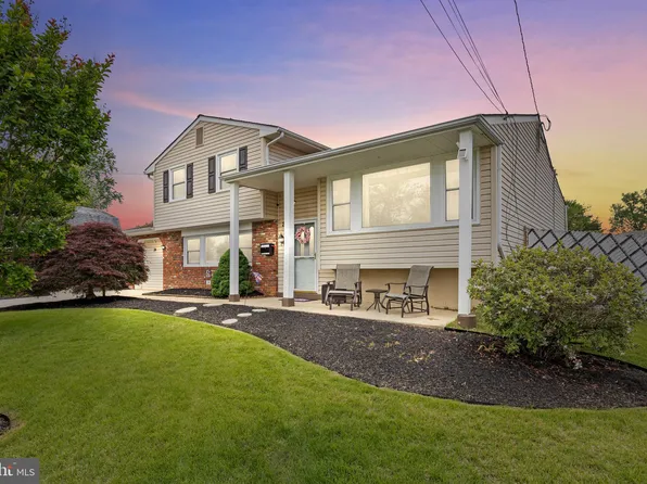 24 Holyoke Dr, Delran, NJ 08075